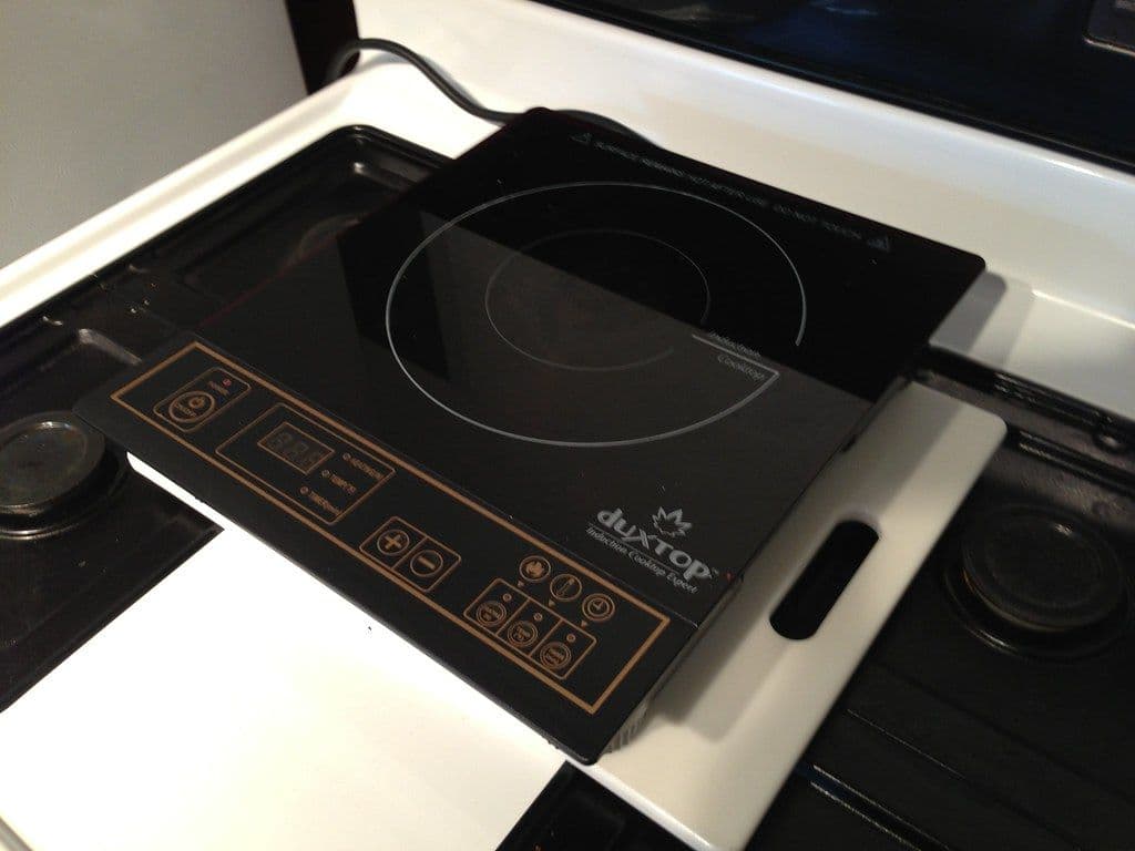 Pressure-cooker-friendly induction cooktop