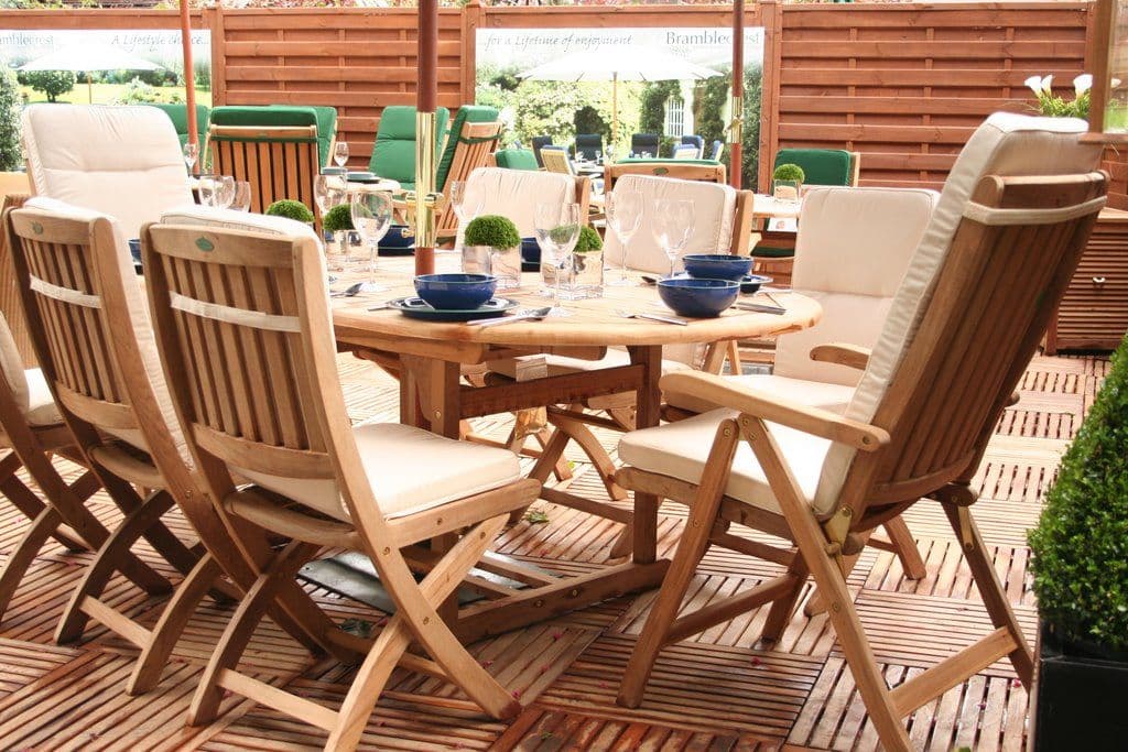Patio set β 4 chairs + table